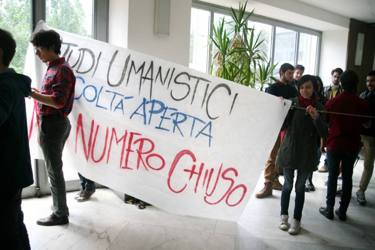 Statale di Milano, studenti di Lettere e Filosofia contro il numero chiuso