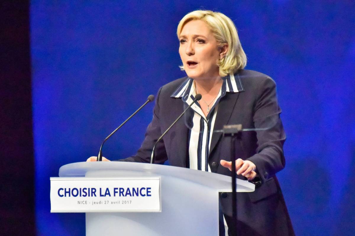 Dopo la batosta alle urne Le Pen si converte all'euro