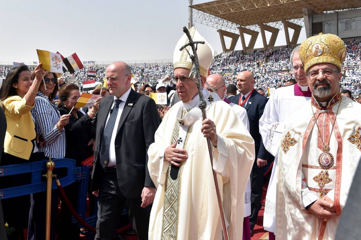 Dall'Egitto il monito del Papa: "Siate estremisti solo nella carità"