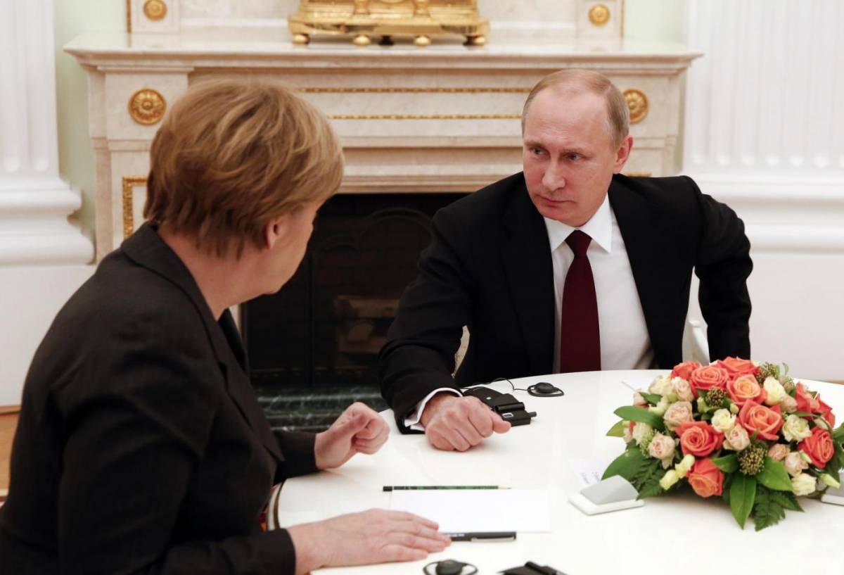 Putin adesso avverte la Merkel: "Ue non interferisca con Mosca"