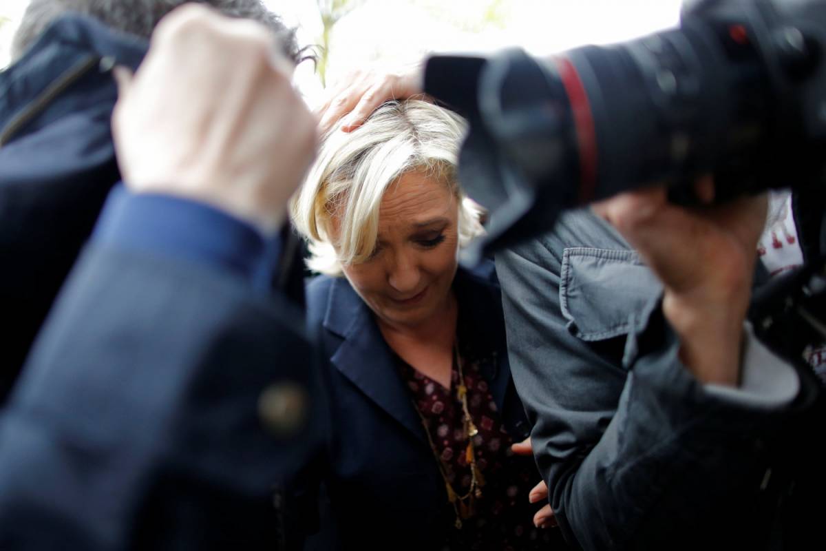Le Pen, il Front e  8 piccoli indiani