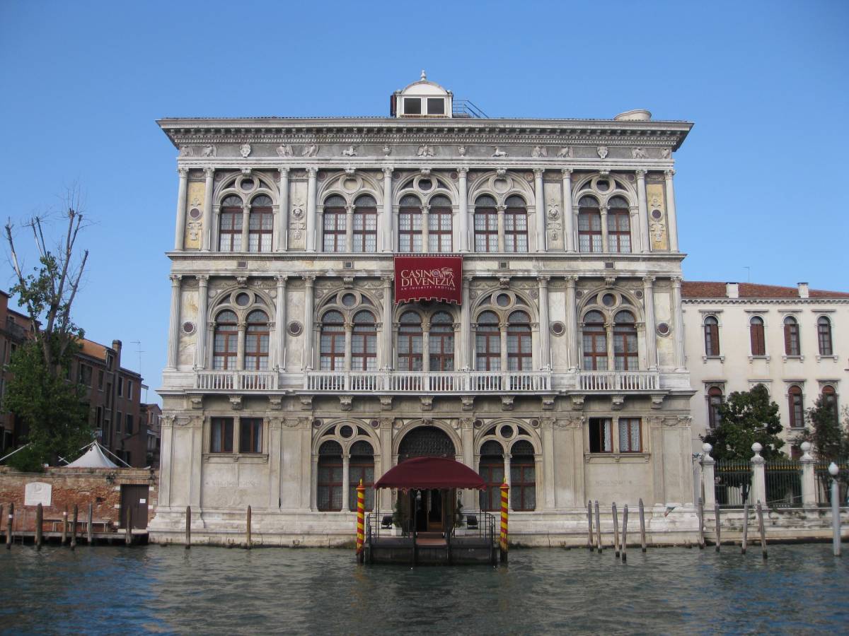 Venezia, lo storico casinò rischia di chiudere: "Troppe perdite"