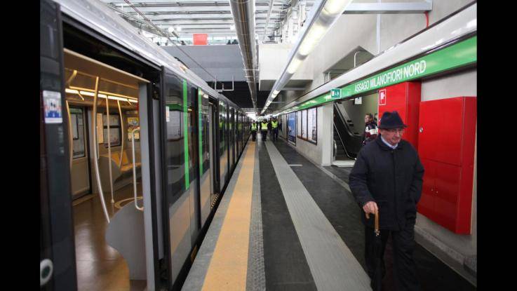 Milano, senegalese abbandona bimbo in metro: salvato da un maresciallo