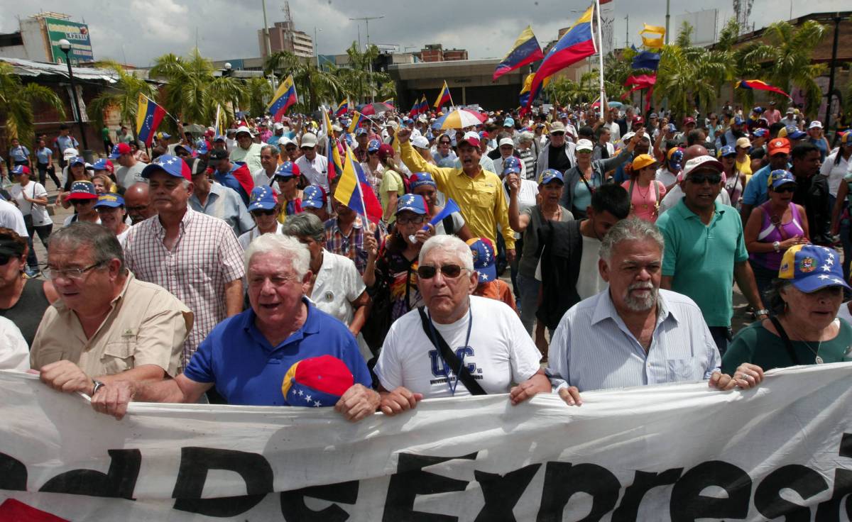 Venezuela, anche i nonni in piazza contro Maduro