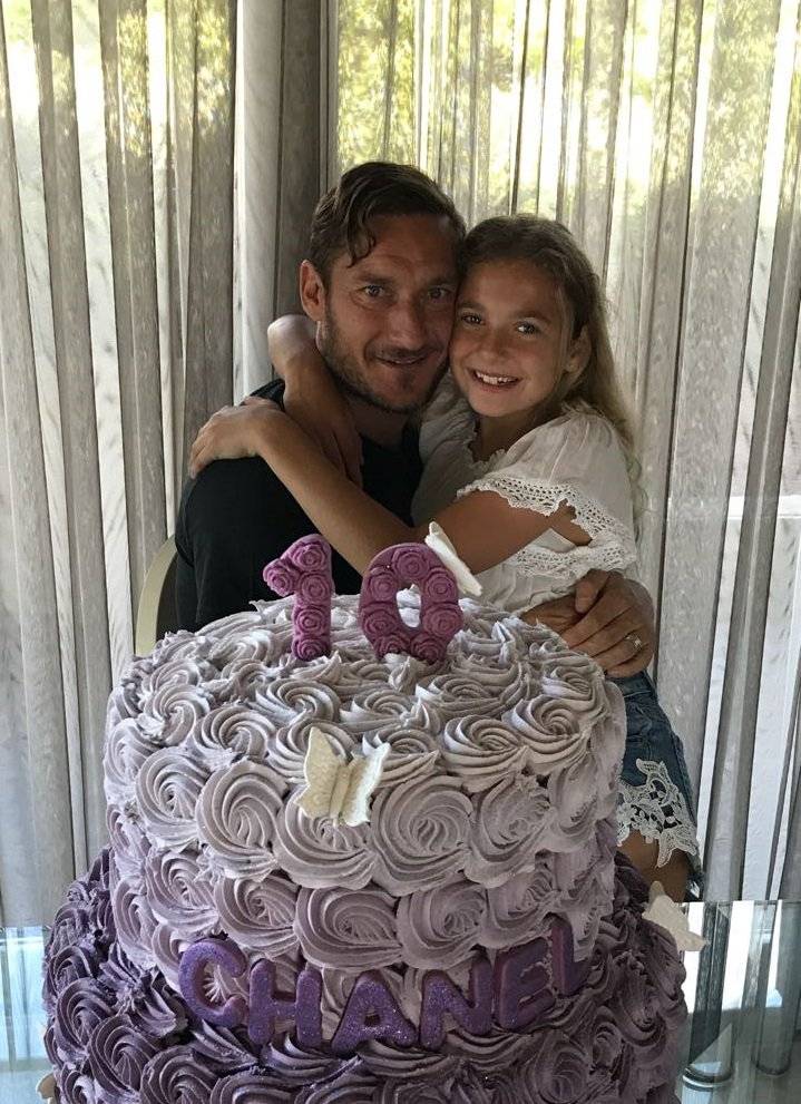 Francesco Totti in versione papà: gli auguri social per i 10 anni della figlia Chanel