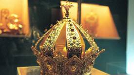 Lione, rubata da un museo la corona della Madonna: vale un milione