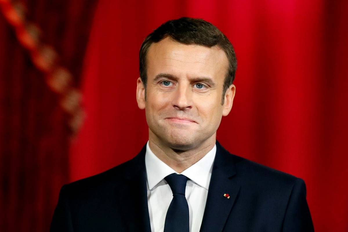 Macron re di Francia, tracollo dei partiti