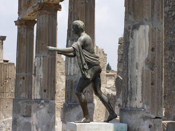 Borchia rubata a Pompei: "Ma una maledizione  sta per colpire il ladro"
