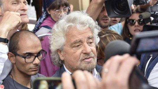 Nuovo processo a Grillo: "Ha diffamato Speranza"