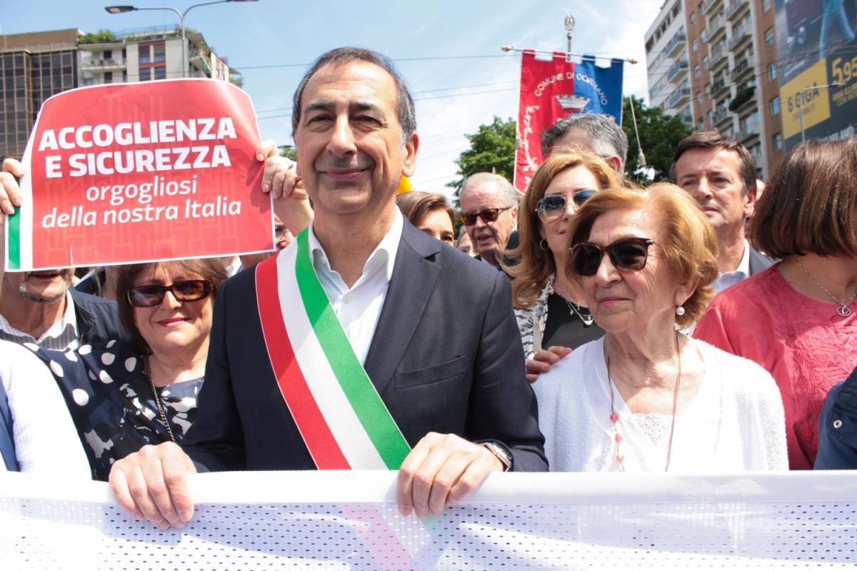 La sinistra è tornata alla carica: fa un'altra marcia pro migranti a Milano
