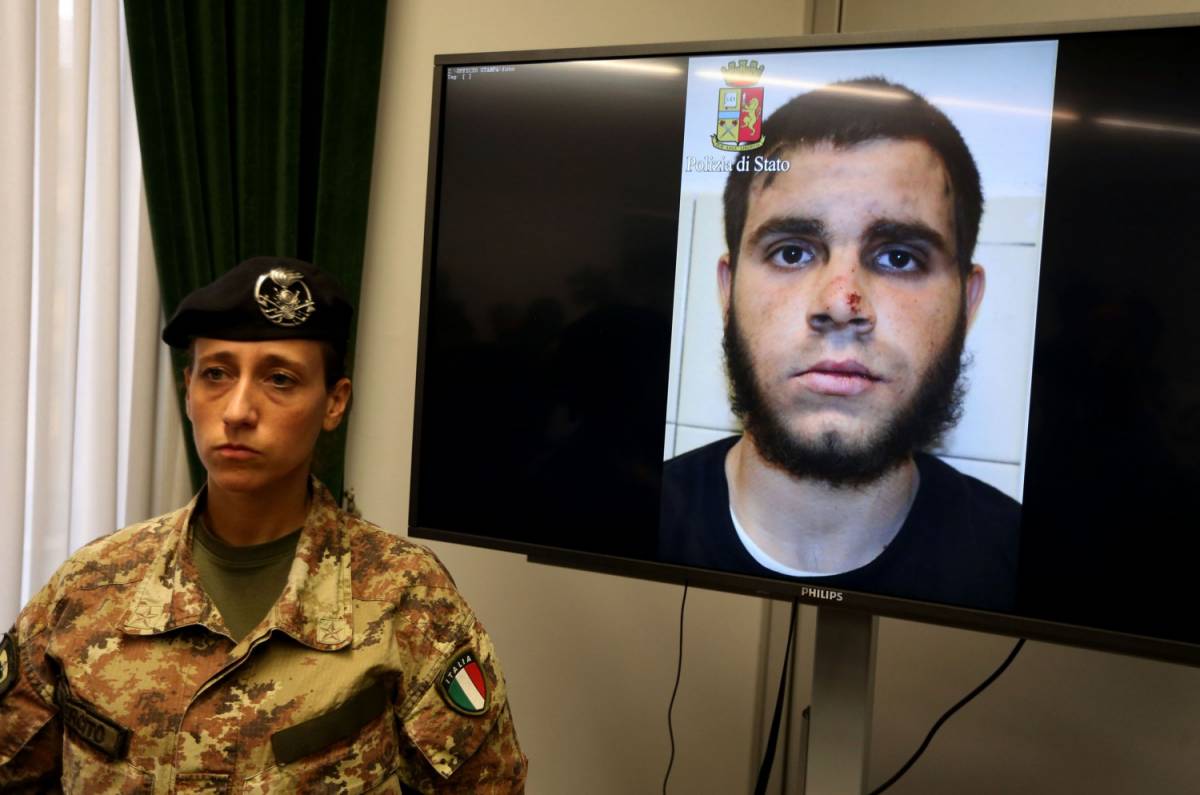 Accoltellò i militari in stazione a Milano: pena ridotta per il tunisino