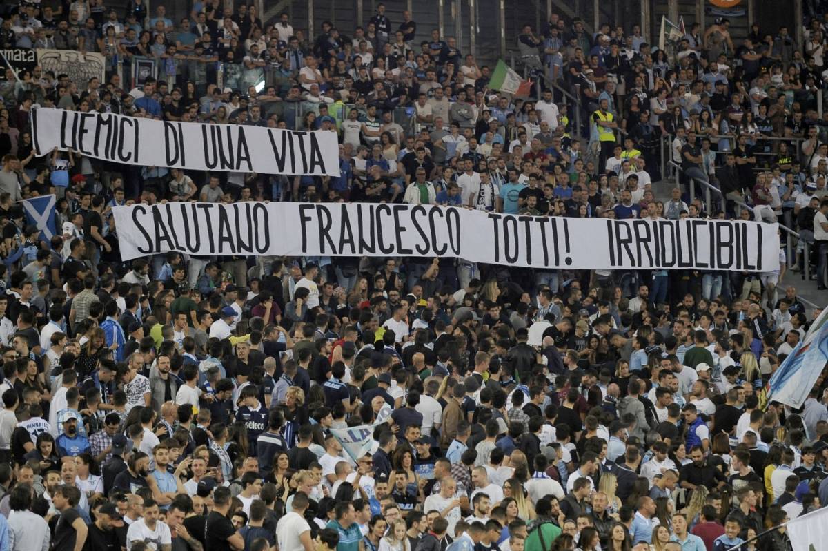 La lettera dei tifosi della Lazio all'eterno nemico Francesco Totti