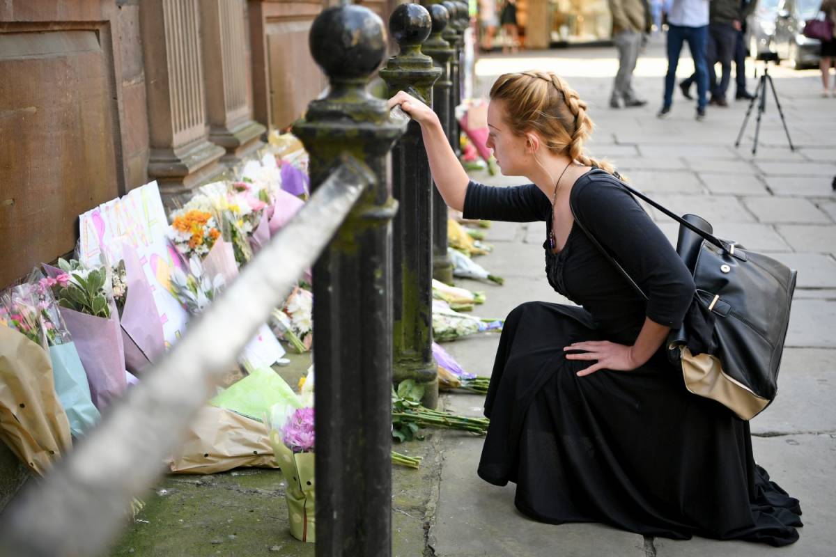 L'Isis uccide il nostro futuro: almeno 22 morti a Manchester 