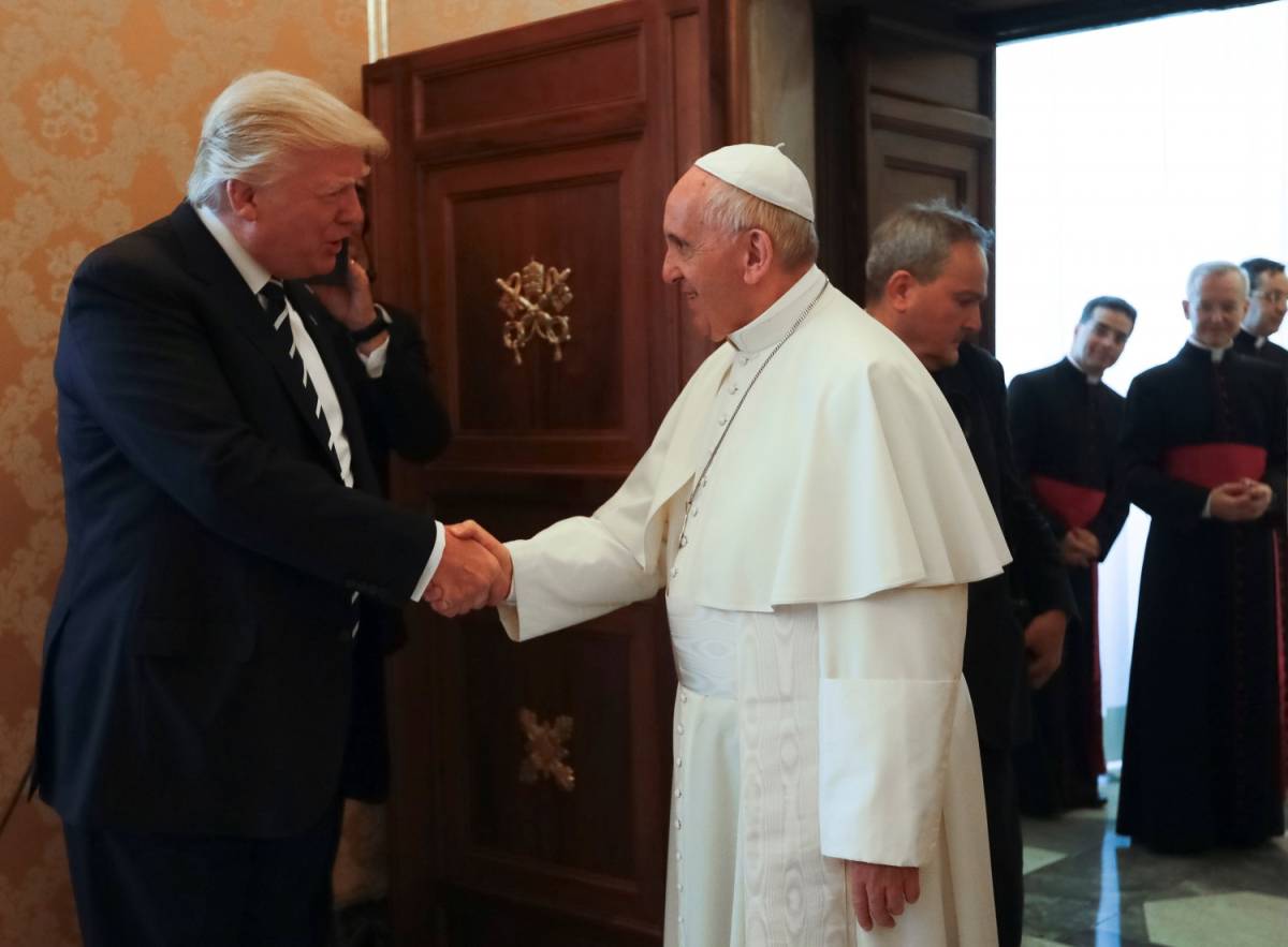 Vaticano: "Biden come Benedetto XVI". Ma c'è un dossier che avvicina Bergoglio a Trump