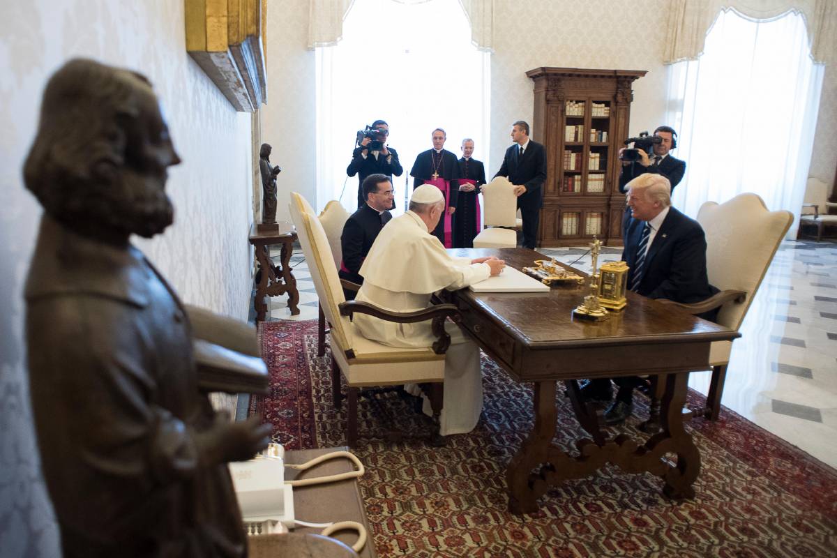 Il Papa dona a Trump l'enciclica "ecologista". L'avrà gradita?