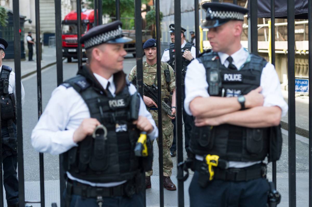 Vite blindate a Londra: palazzo reale presidiato e militari nelle strade