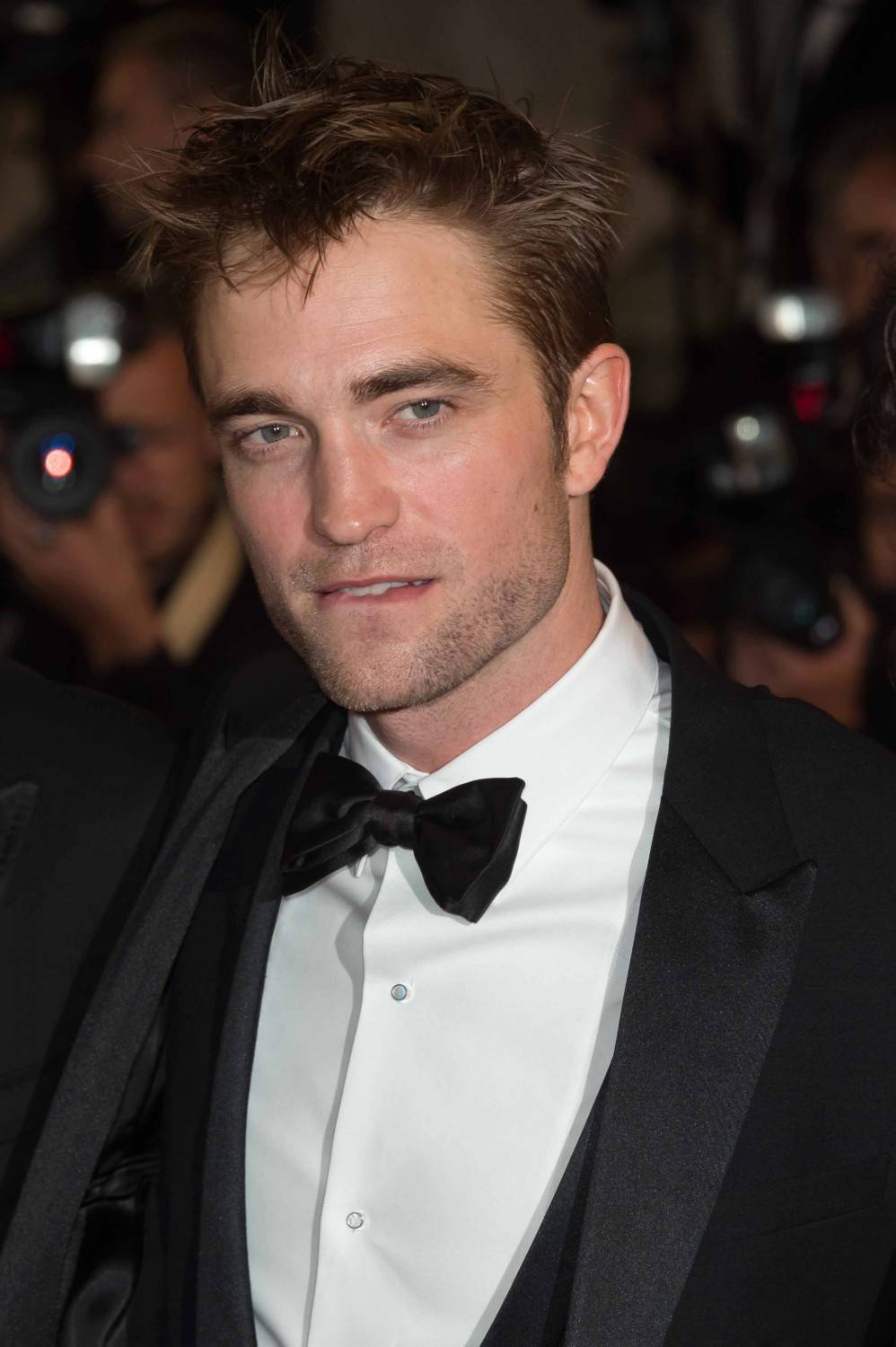 La faccia sporca e cattiva del bel vampiro Pattinson