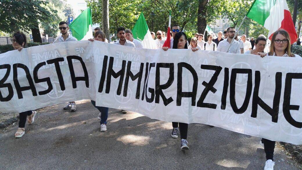 Milano, la manifestazione per rispondere a Majorino: "Basta immigrazione"
