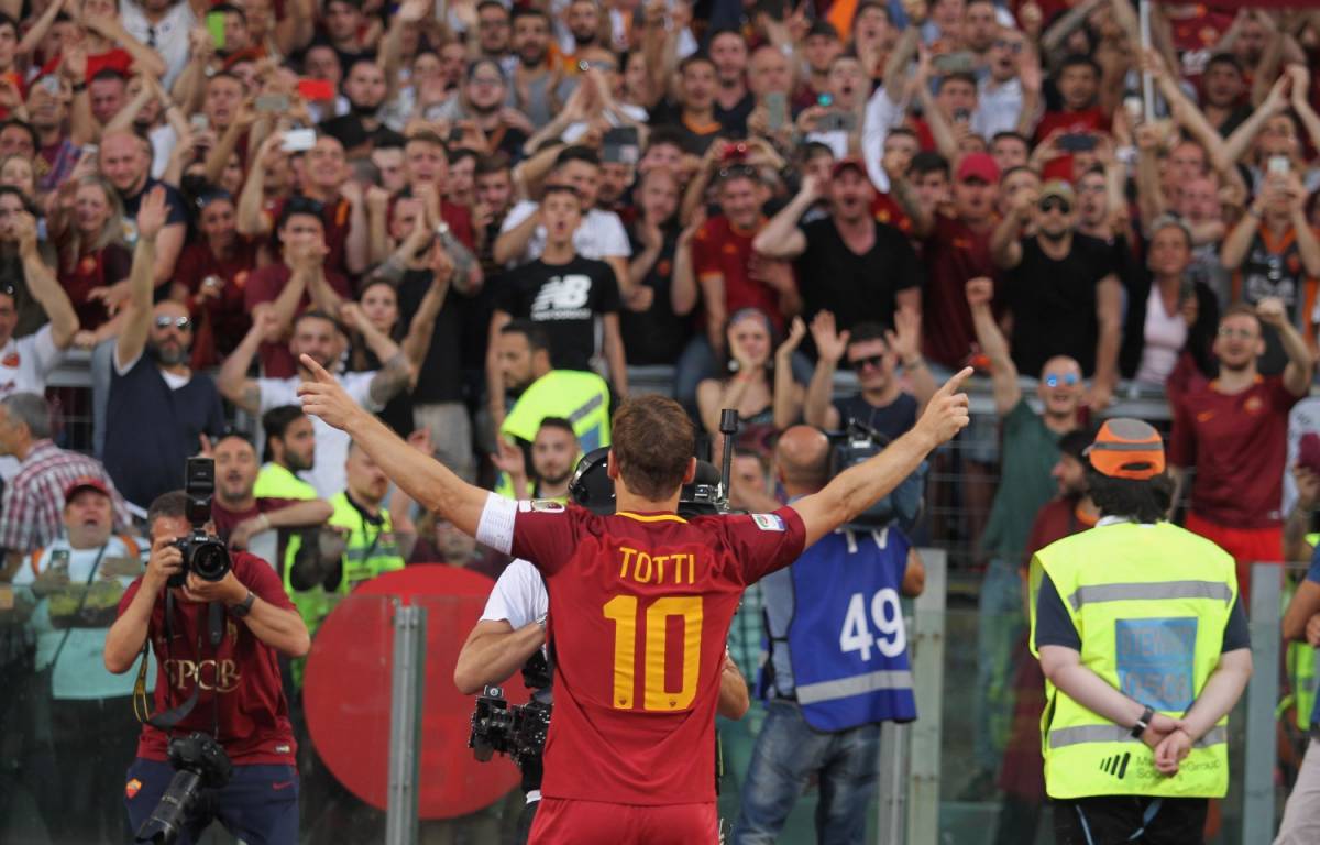 Totti dice addio ai suoi tifosi: "Vi amo, grazie per questi 28 anni"