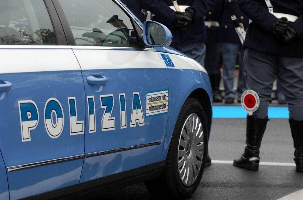 Guidonia, sparatoria durante una rapina: poliziotto uccide il bandito