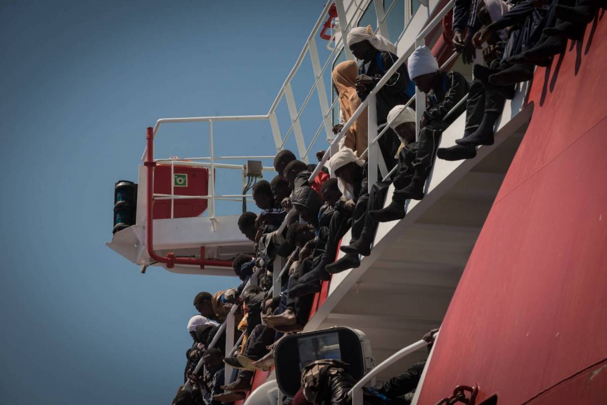 Migranti, affonda un barcone in Libia: almeno 25 morti in mare