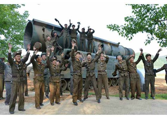 I 13.600 cannoni della Corea del Nord: "A Seul 60mila morti in 24 ore"