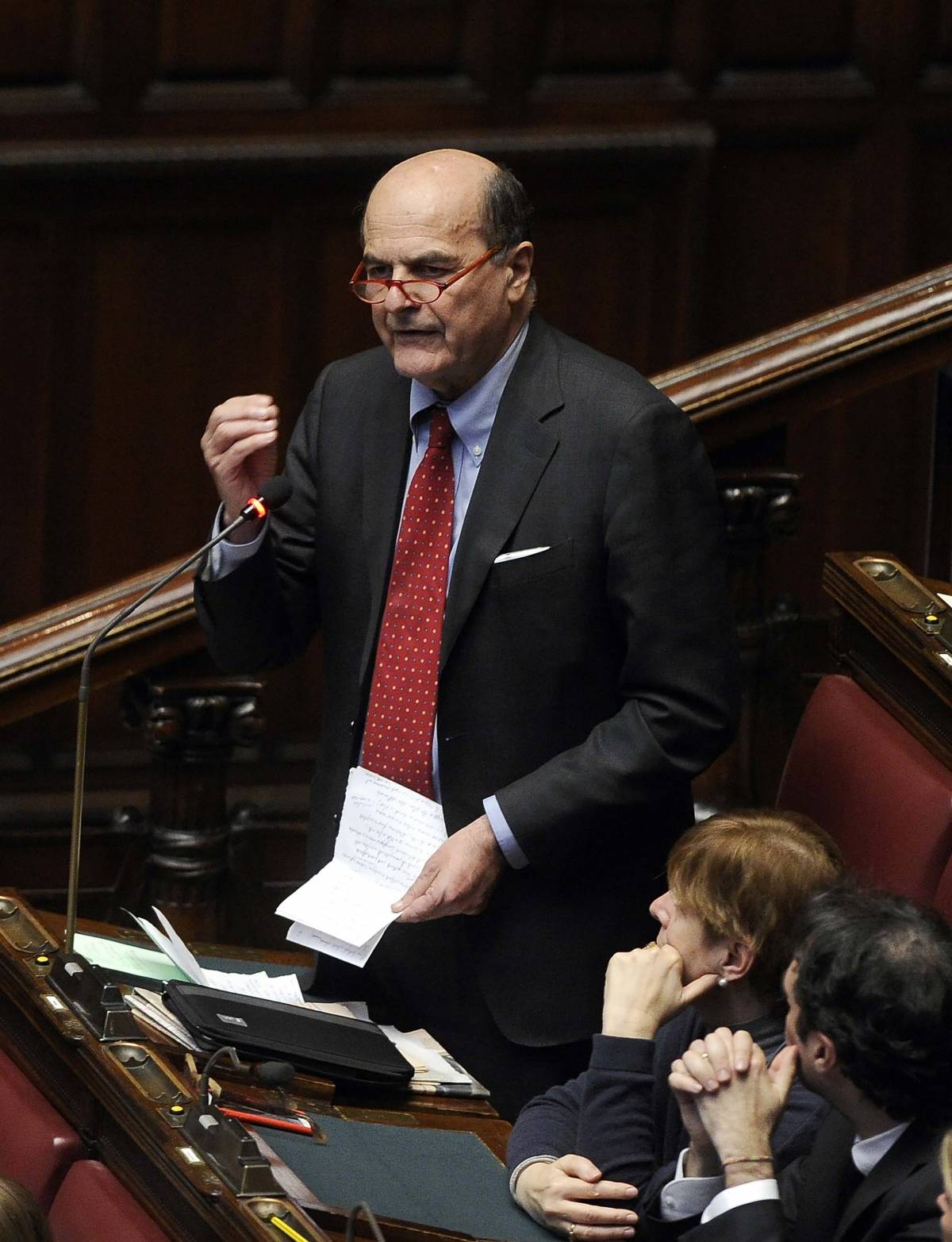Bersani torna alla carica: Boschi dovrebbe lasciare