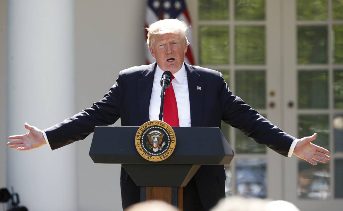 Trump: "Metto al primo posto gli Usa: usciamo dall'accordo su clima"