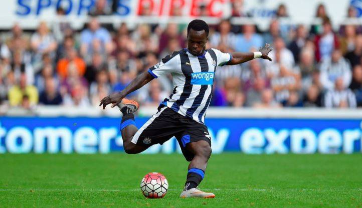 Il calciatore Tiotè muore dopo un allenamento: aveva giocato nel Newcastle