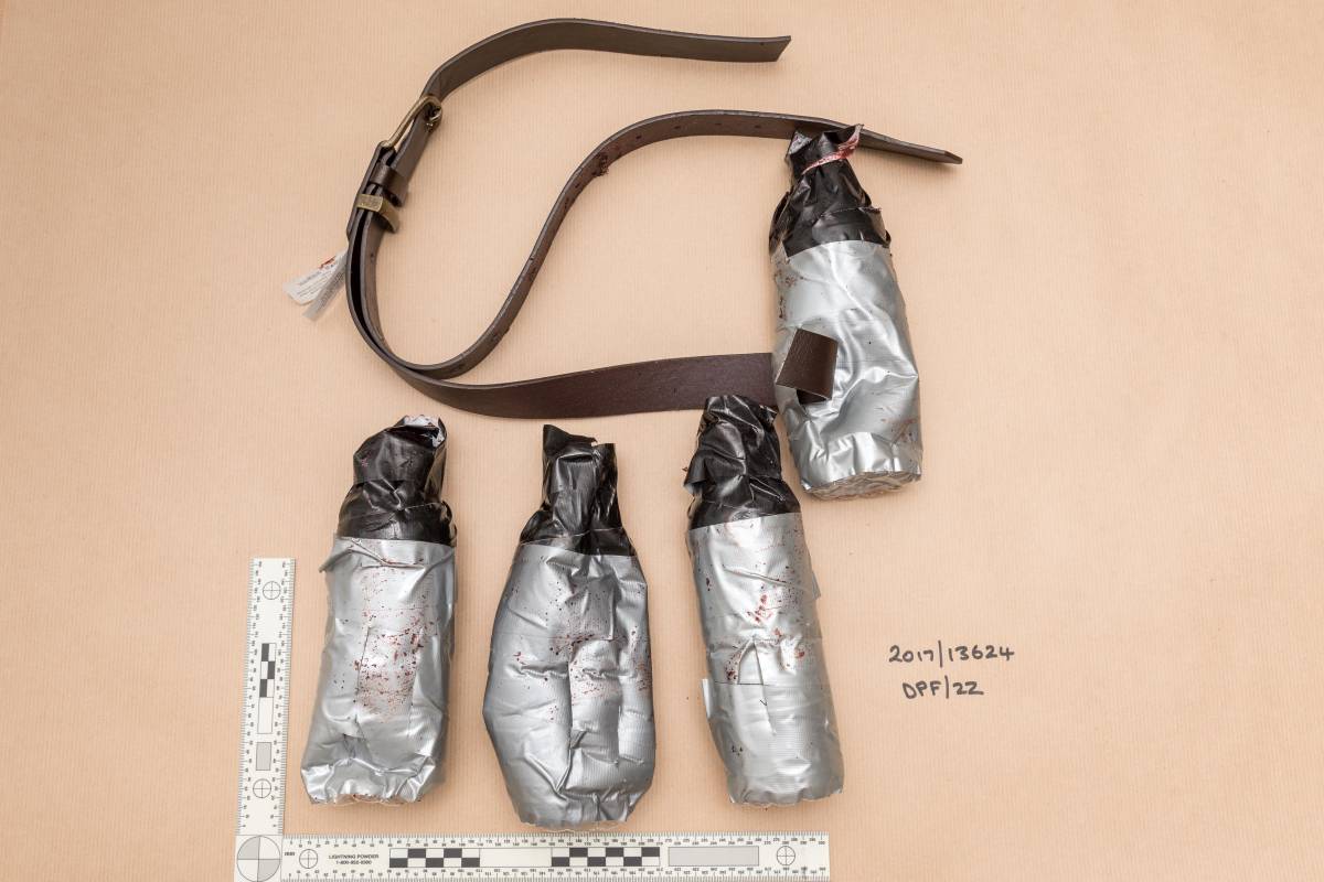 Le finte cinture esplosive indossate dai terroristi di Londra