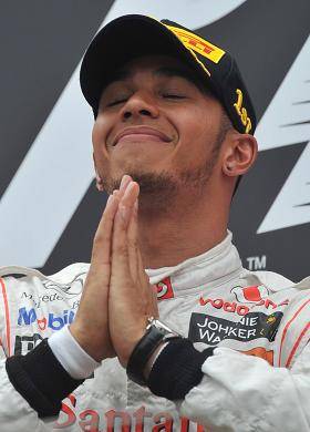 L'ossessione di Lewis Hamilton per le feci: "Per questo voleva licenziare il pilota del suo jet"