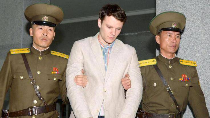 I genitori di Otto Warmbier denunciano la Corea del Nord: "Ha distrutto nostro figlio"