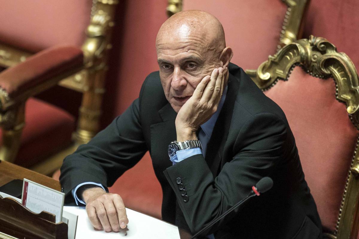 Anche Minniti dà la scossa a Bruxelles «L'accoglienza dell'Italia ha un limite»