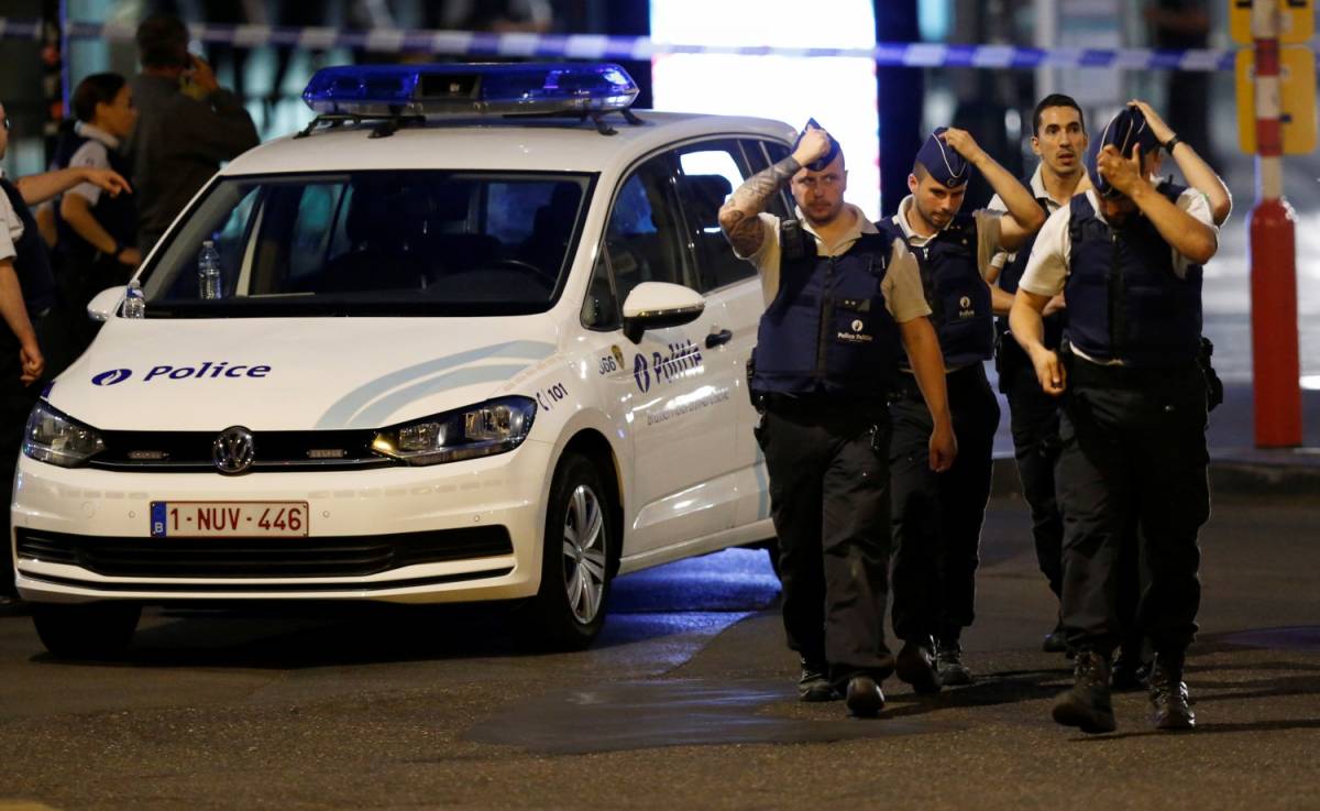 Bruxelles, sventato attentato: ucciso terrorista in stazione