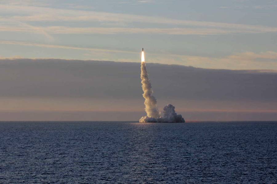 Russia, sottomarino strategico lancia quattro missili balistici
