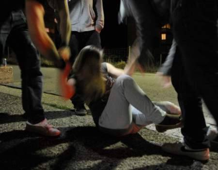 Napoli, inglese violentata da due giovani. E poi da chi l'ha soccorsa