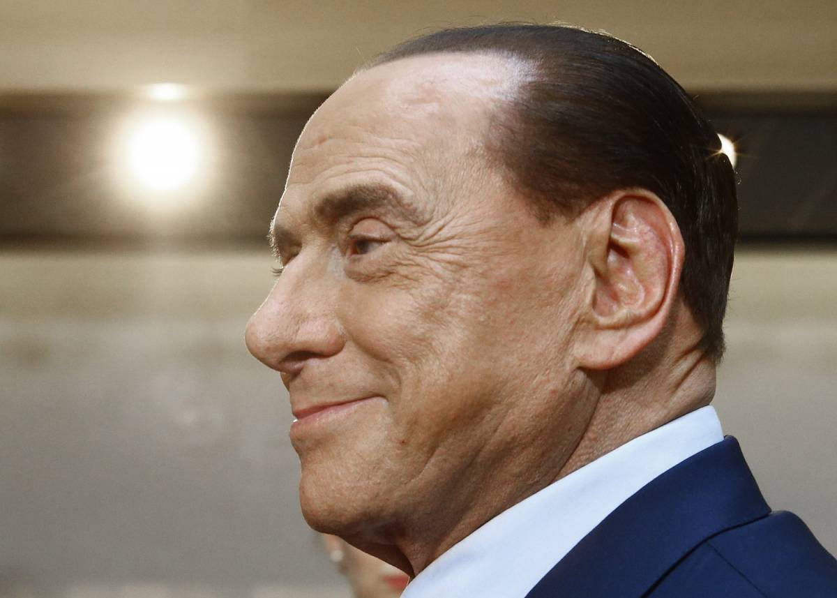 La ricetta di Berlusconi: spazio alla liste civiche E punta agli "Indignati"