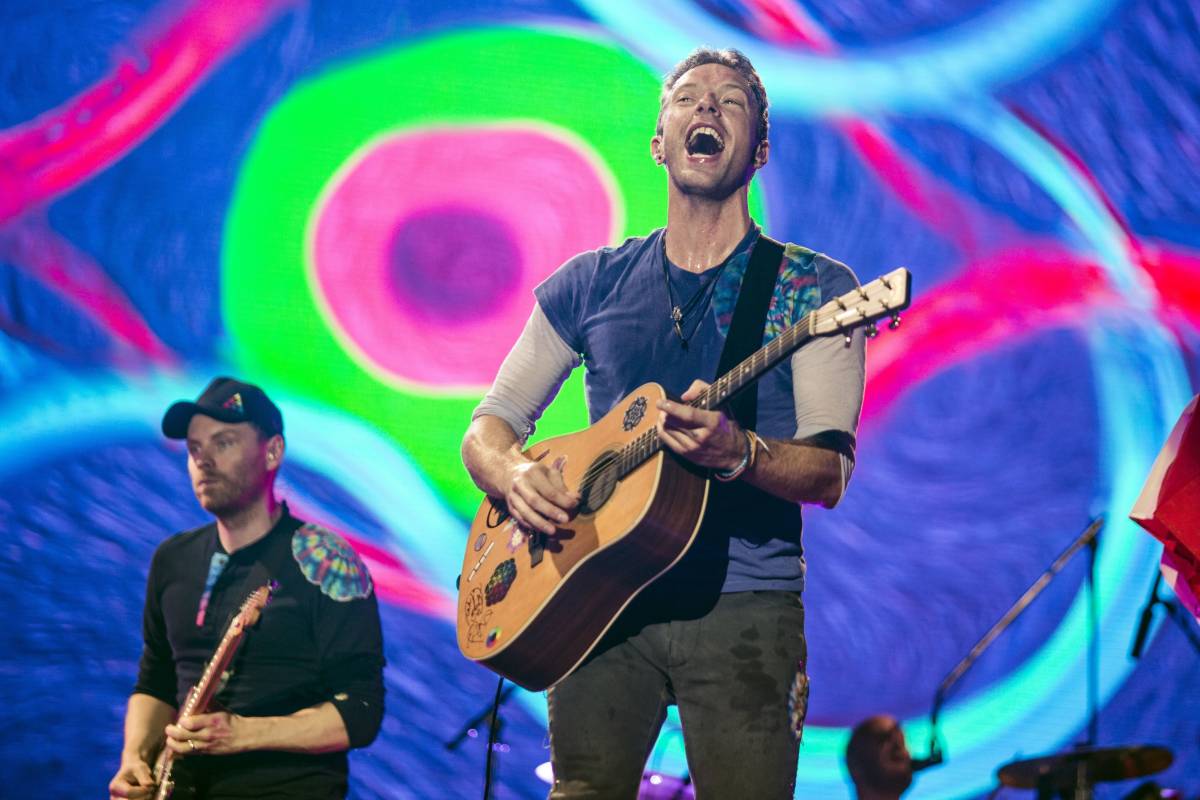 Coldplay, pioggia di colori A San Siro il rock "positivo"