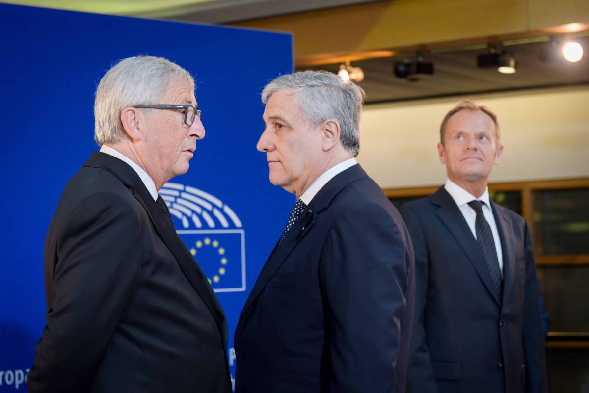 Parlamento europeo deserto In aula scontro Juncker-Tajani