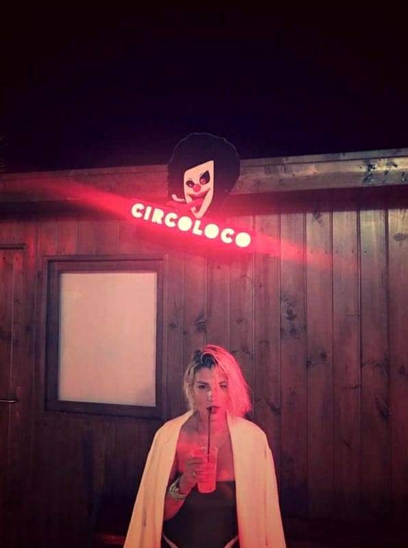 Emma Marrone beve a Ibiza: fan scatenati