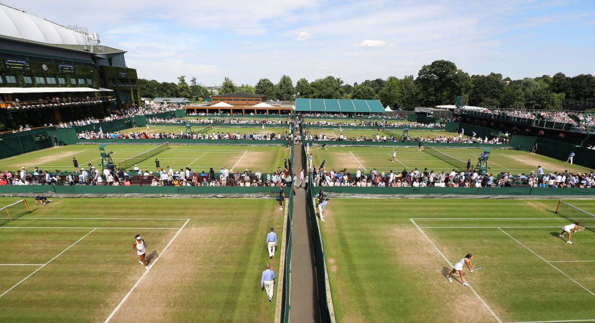 L'erba di Wimbledon non è più verde. Il forte caldo sta rovinando i suoi campi
