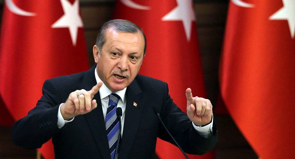 Erdogan contro gli Usa: "Organizzano complotti"