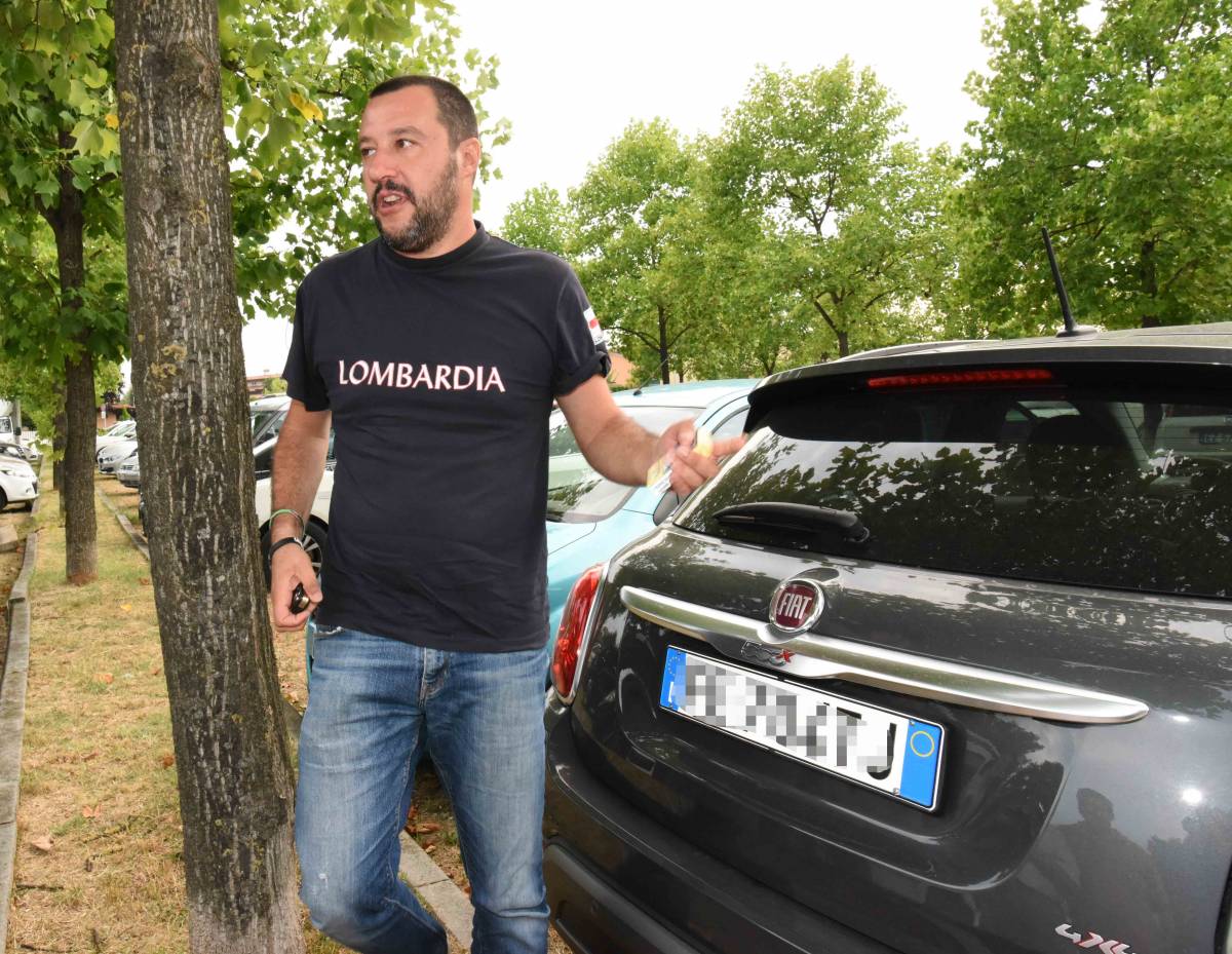 Salvini: "Pronti a governare con tutti, tranne Renzi"