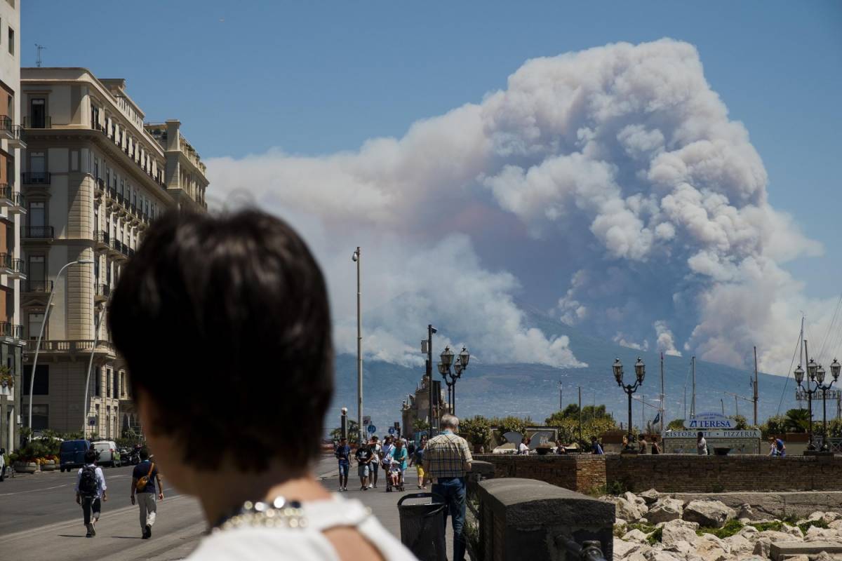 L'Italia va a fuoco, oltre 1.100 gli incendi