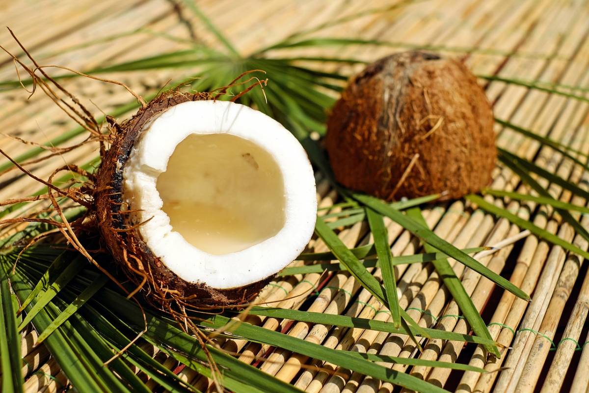 Olio di cocco: pelle, capelli e unghie sane e belle
