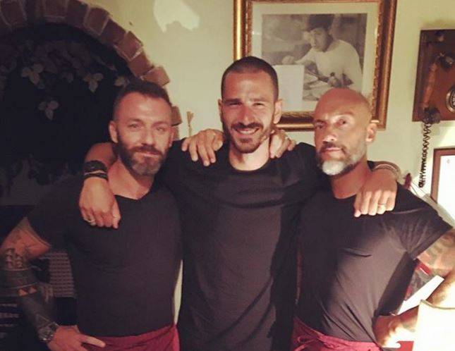 Bonucci, la foto con amici prima dell'addio a Torino