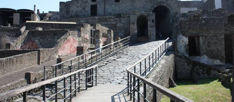 Colpo gobbo a Pompei, rapinata la cassa degli Scavi