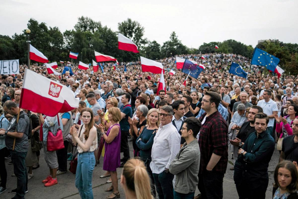 Proteste contro la riforma giudiziaria in Polonia