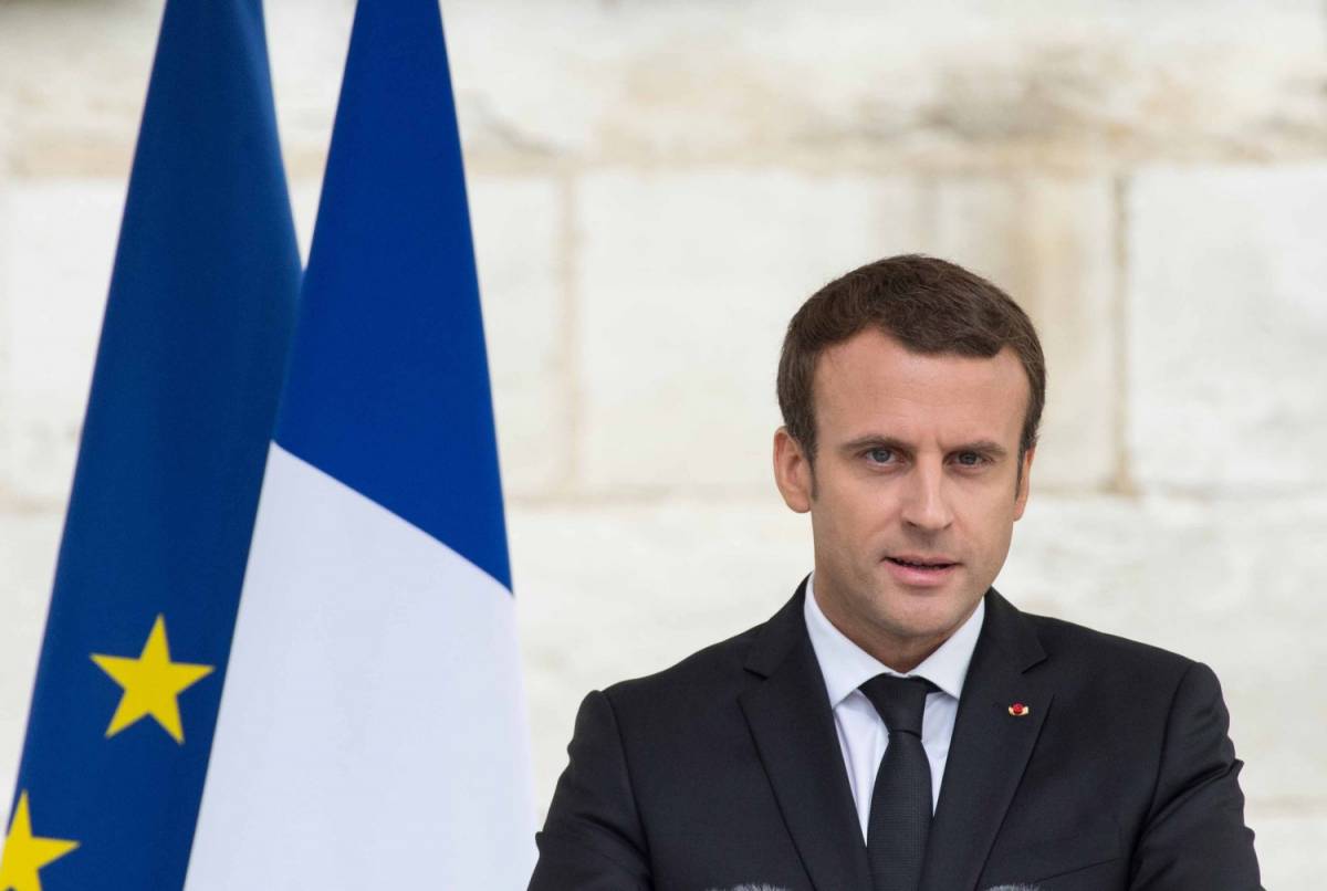 Parigi, Macron contestato dagli studenti durante un discorso alla Sorbona
