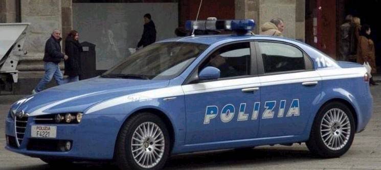 Immigrato pesta due poliziotti a Napoli